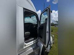 2018 Kenworth T680 Semi Truck