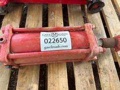 (2) Hydraulic Cylinders & Floor Jack