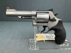 Smith & Wesson 69 44Mag Revolver w/hard case #DMZ6045