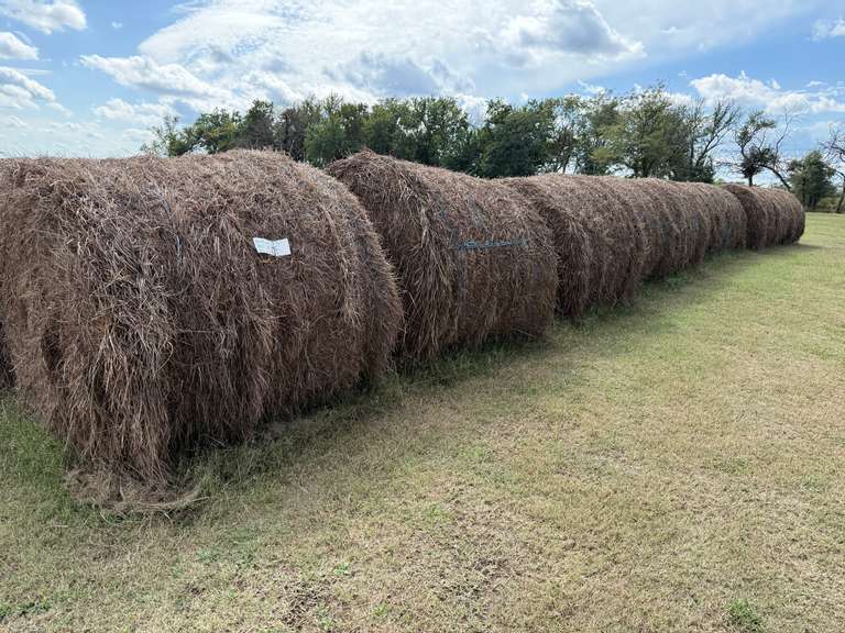 (40) 5' x 6' Round Prairie Hay Bales