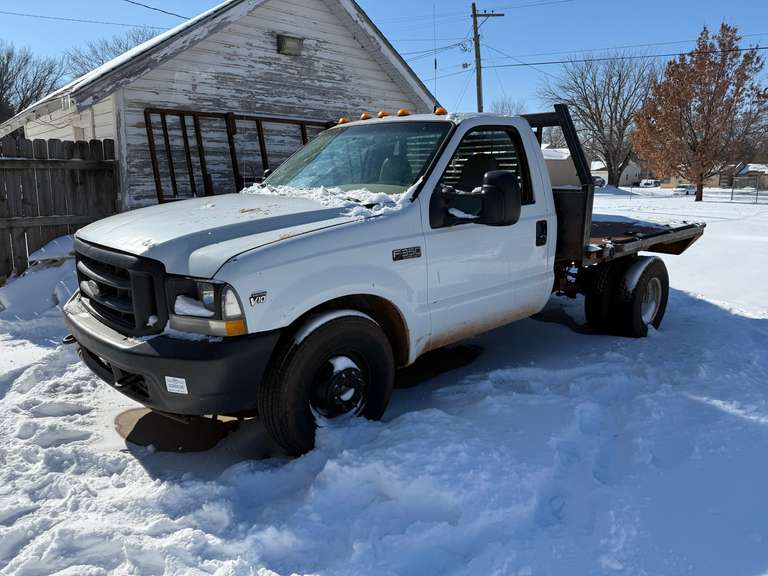 2004 Ford F-350 Super Duty Flatbed Truck