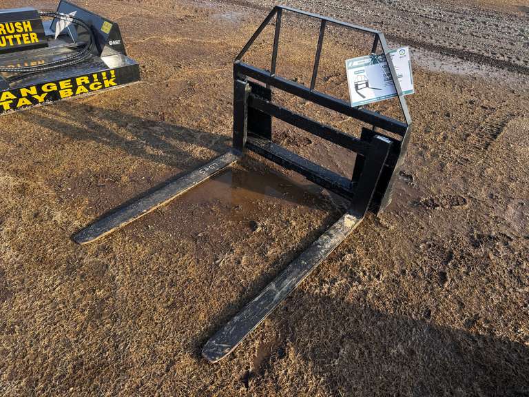 4' Skid Steer Pallet Fork Attachment