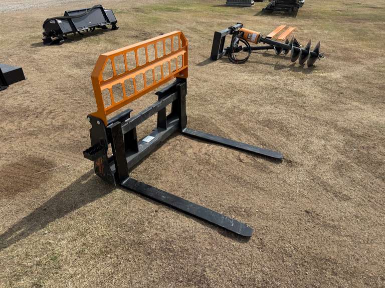 2025 LandHonor Hydraulic Fork Attachment