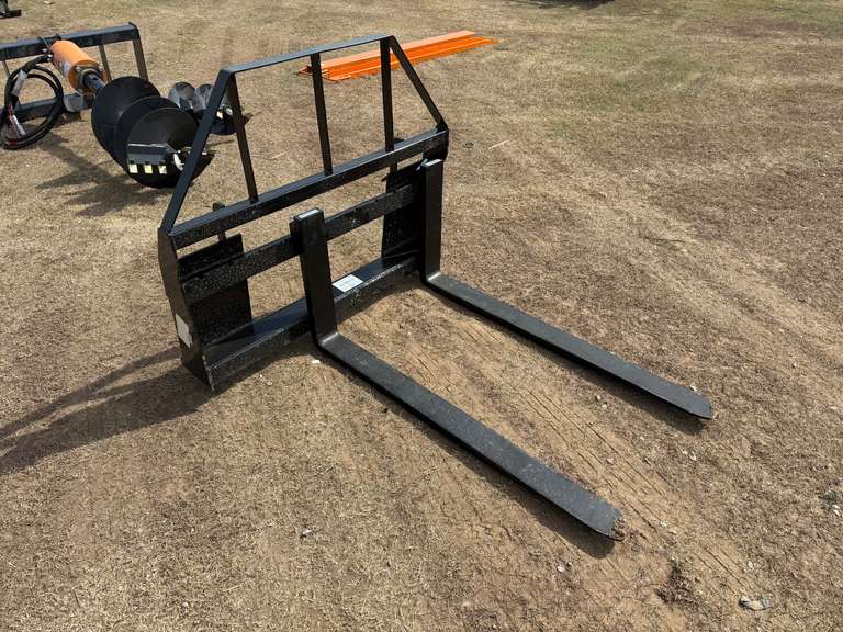 (42") Mower King Pallet Forks