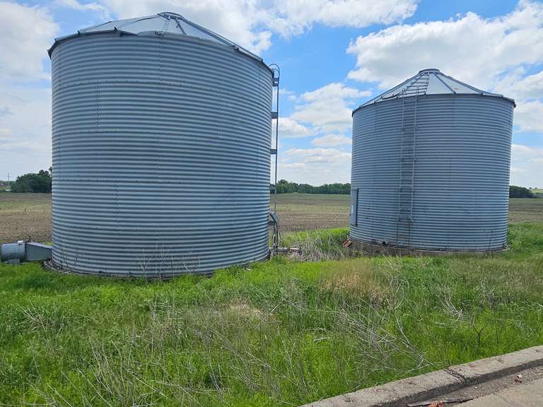 (2) 5000 Bushel Grain Bins