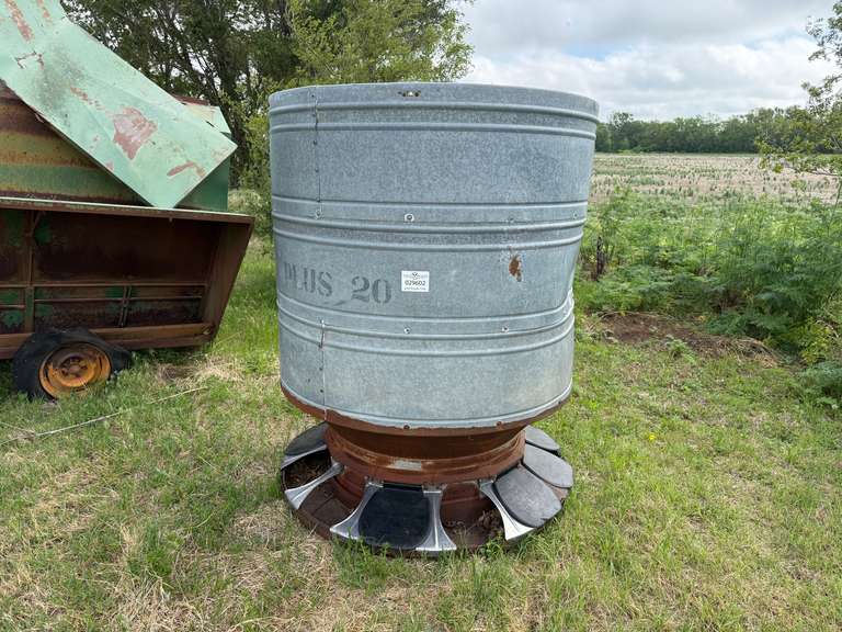 Cast Iron Pride of the Farm Flowmatic 60 BU Hog Feeder