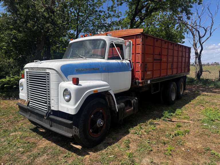 International Fleetstar 2070A Grain Truck