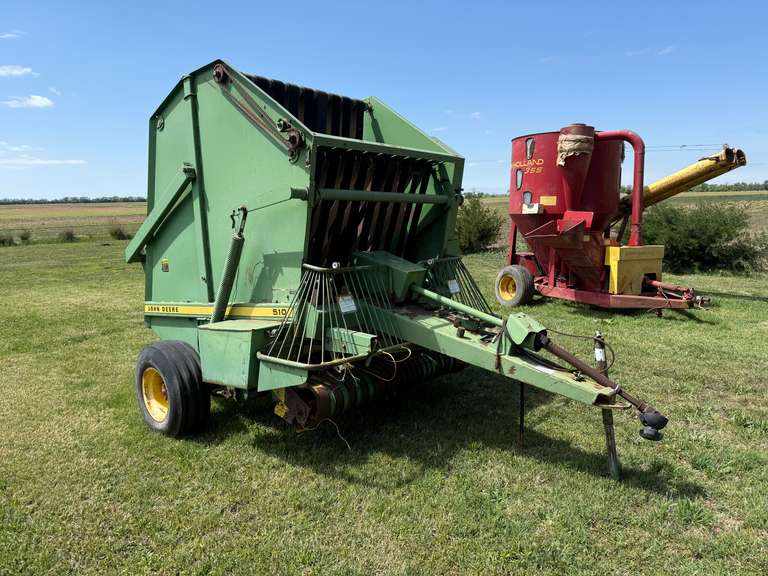 John Deere 510 Round Baler