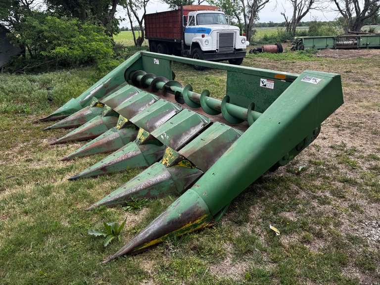 John Deere Model 643 6-Row Corn Head