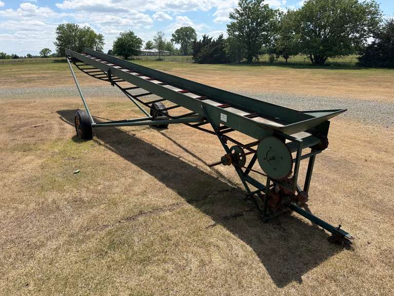 30' Clinton Bale Elevator
