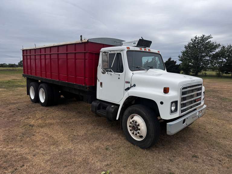 1989 International S1900 Model 1954 Grain Truck