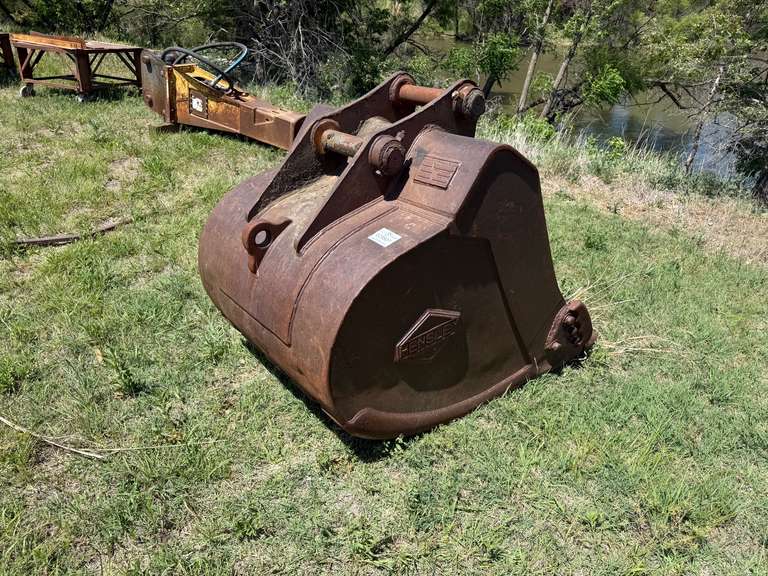 Hensley 1.37 CU YD Excavator Bucket