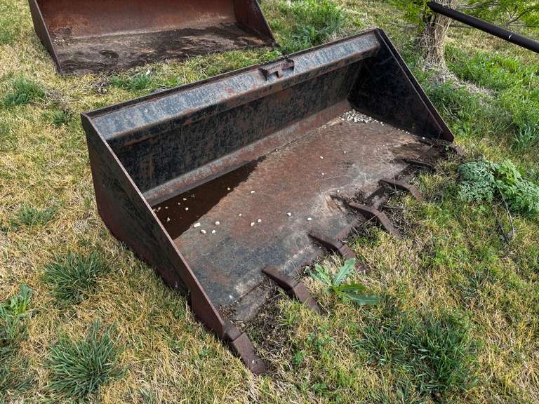 6' Bucket Skid Steer Attachment w/Teeth