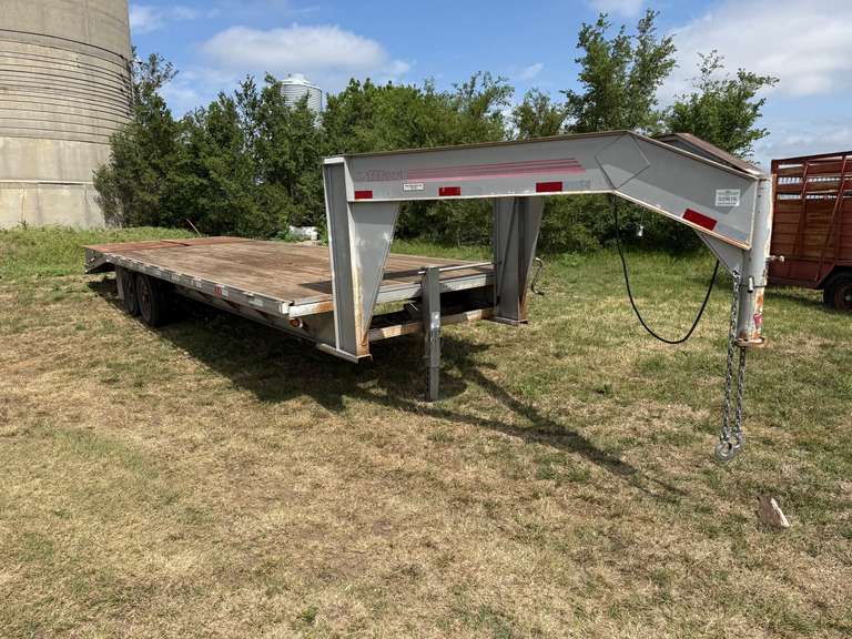 2008 26' Titan Gooseneck Trailer
