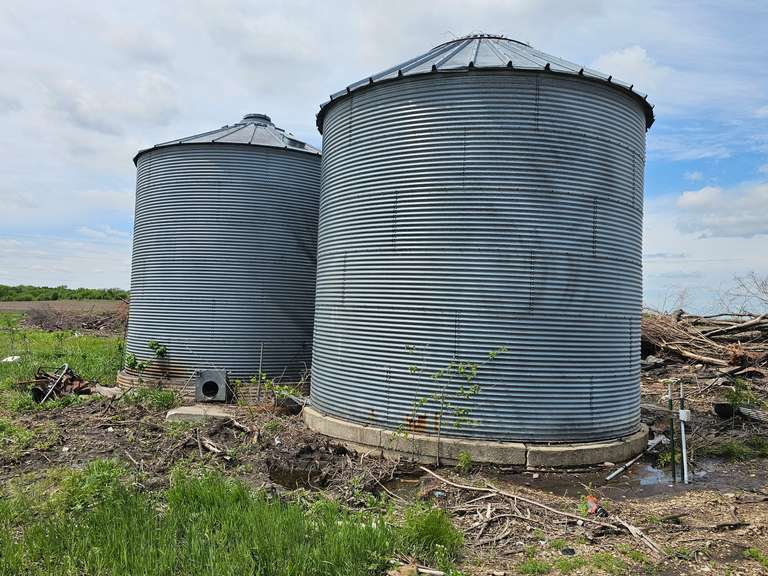(2) 2500 (Approximate) Bushel Grain Bins