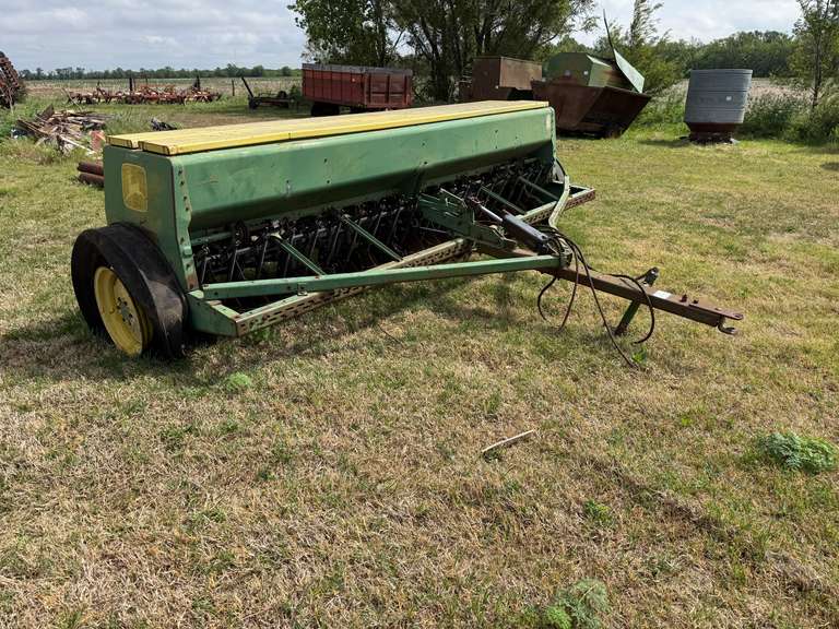 John Deere 8350 Grain Drill