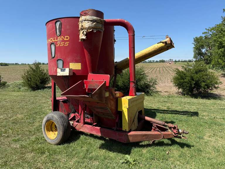 New Holland 355 Grinder Mixer