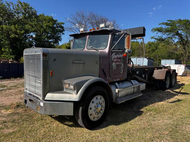 1988 Freightliner Roll Off Truck VIN # 1FUY2CYB2JP332382