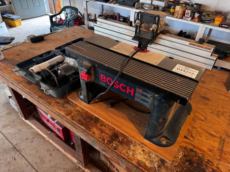 Bosch 27" Router Table w/Accessories