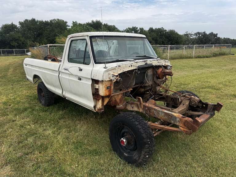 1975 Ford F-250 Custom 4x4 Pickup (Highboy) Project Truck