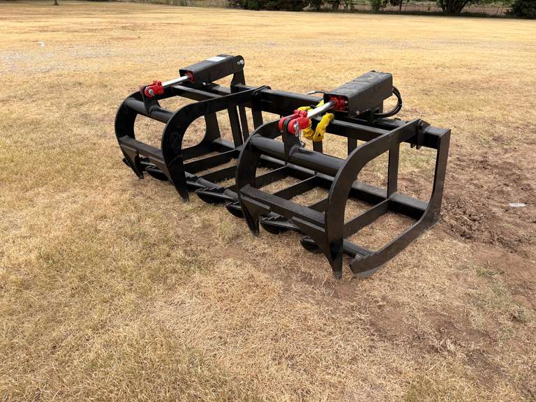 68" Hydraulic Brush Grapple