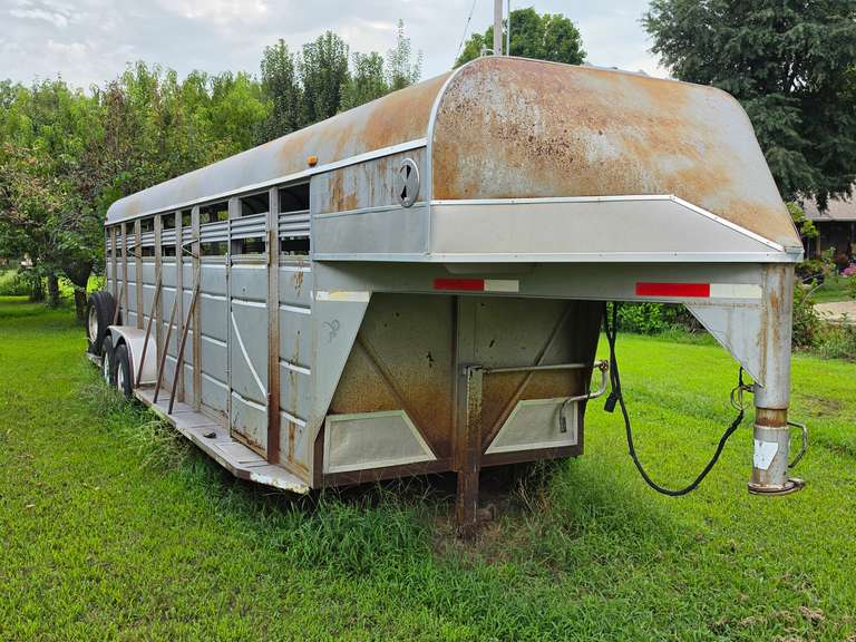 2000 Ponderosa Stock Trailer