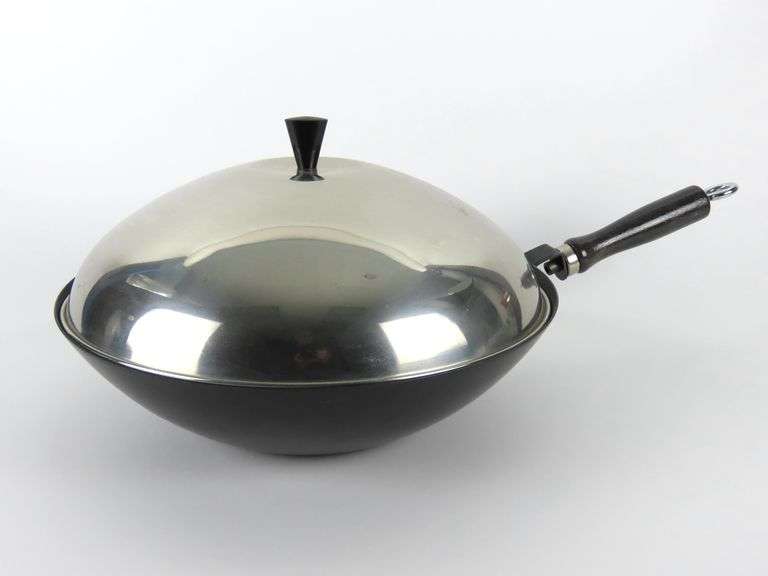 Large Non-Stick Wok with Lid