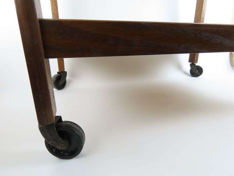 Vintage MidCentury Rolling TV Cart GC5 Auctions