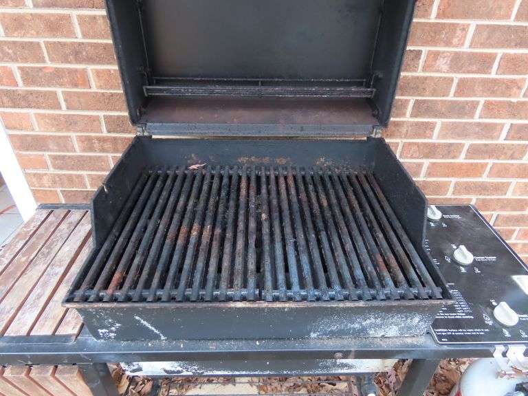 Well Used er Gas Grill with Cover GC5 Auctions
