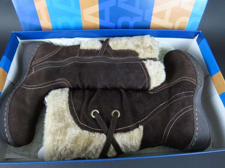 Pair of Vintage Bare Traps Ladies Boots - Size 8M