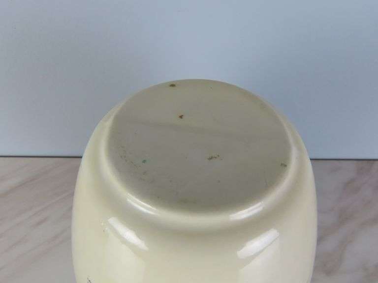 Vintage Hand Painted Chinese Porcelain Geisha Vase