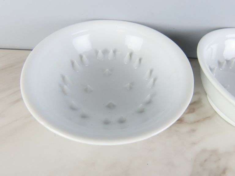 Lot of 2 Ceramic Grapefruit Bowls