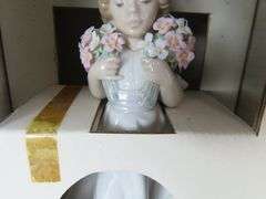 Beautiful Lladro Porcelain "Spring Bouquet" Figure in Original Box - Made in Spain