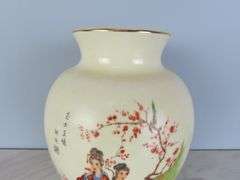 Vintage Hand Painted Chinese Porcelain Geisha Vase