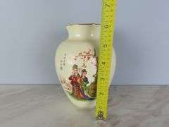 Vintage Hand Painted Chinese Porcelain Geisha Vase