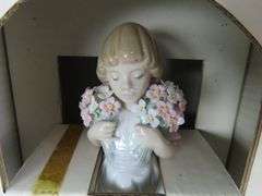 Beautiful Lladro Porcelain "Spring Bouquet" Figure in Original Box - Made in Spain