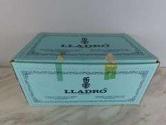 Beautiful Lladro Porcelain "Spring Bouquet" Figure in Original Box - Made in Spain