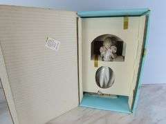 Beautiful Lladro Porcelain "Spring Bouquet" Figure in Original Box - Made in Spain