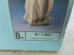 Beautiful Lladro Porcelain "Spring Bouquet" Figure in Original Box - Made in Spain