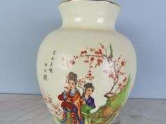 Vintage Hand Painted Chinese Porcelain Geisha Vase