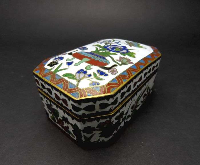 Beautiful Cloisonné Lidded Trinket Box