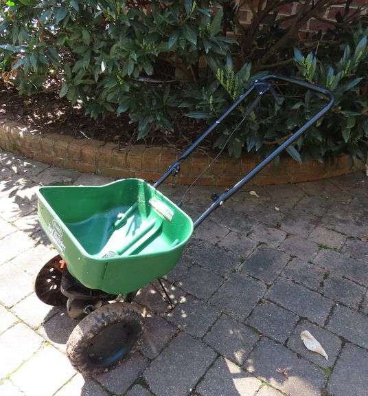 Turf Builder EdgeGuard Mini Broadcast Spreader - GC5 Auctions