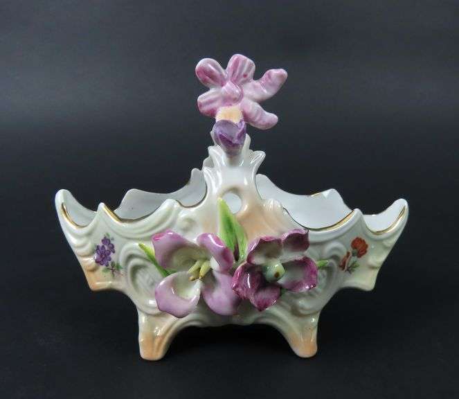 Beautiful Vintage Porcelain Basket Décor