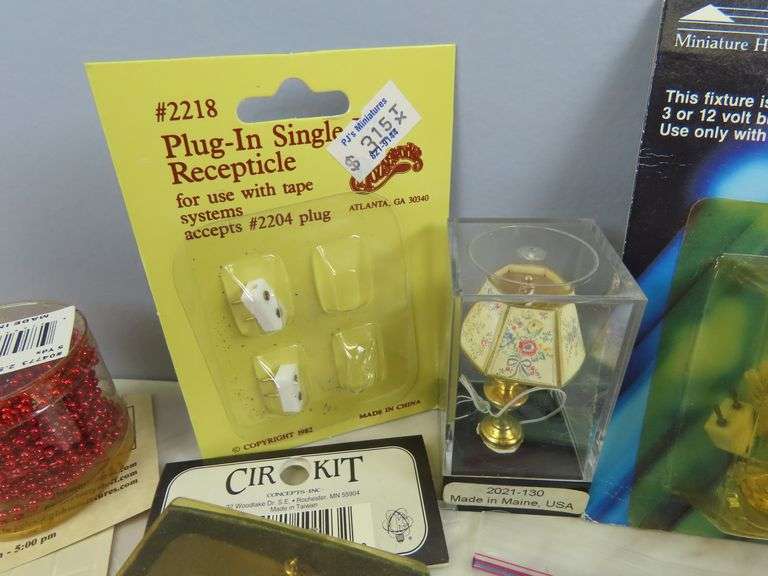 Big Lot of Doll House Miniatures with Lamps & Fixtures