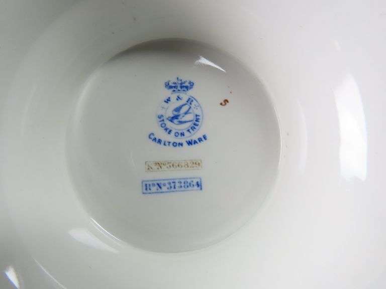 W&R Carlton Ware Stoke on Trent Centerpiece Serving Bowl