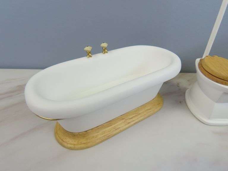 Lot of Wooden Doll House Bathroom Tub, Sink & Toilet