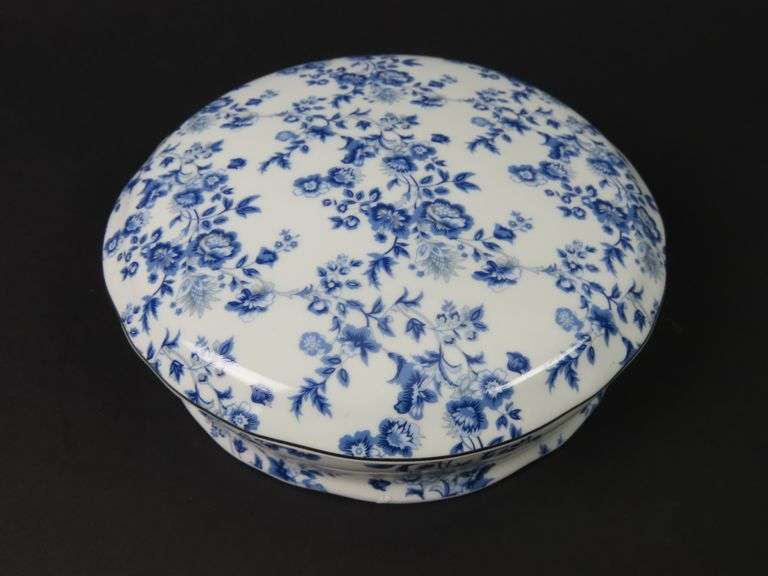 Evum Eternal Rose Collection Round Blue & White Trinket Box