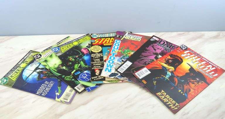 Mixed Lot of 8 Comic Books