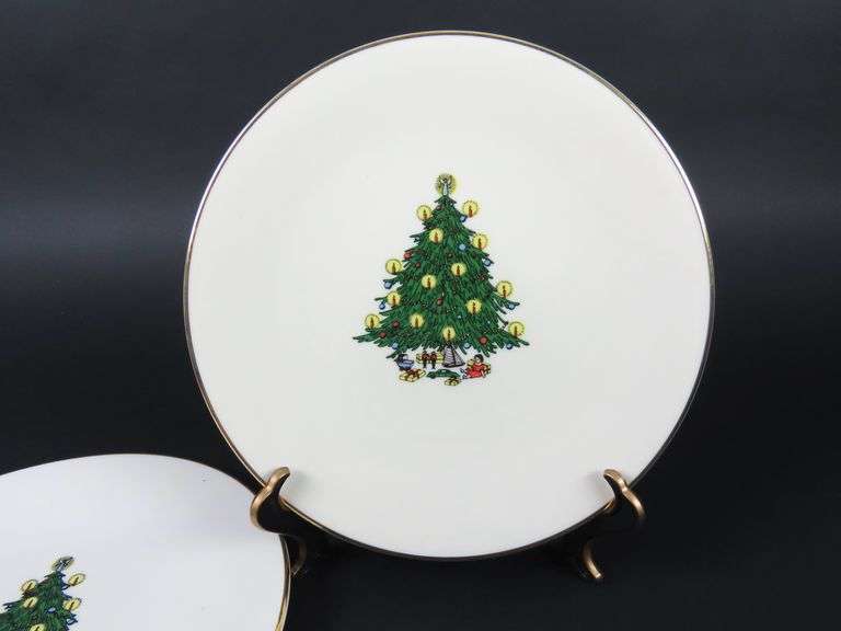 Lot of 2 -1982 BC Clark Christmas Dinner Plates