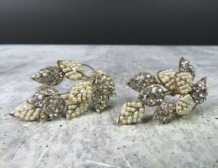 Beautiful Rhinestone Screwback Earrings